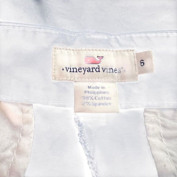Vineyard vines Women's Navy Shorts. Size 6 - Picture 3 of 6